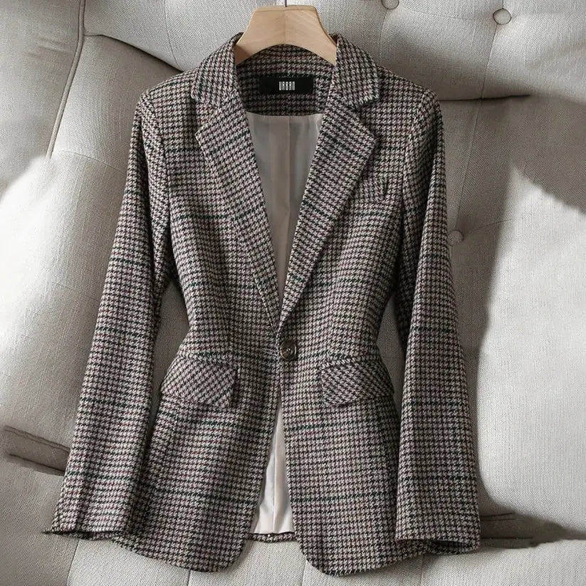 Elegant checked blazer for women by Clotilde – Stylish and versatile!