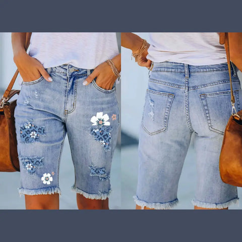 JUDY - Comfortable short jeans with stylish floral design