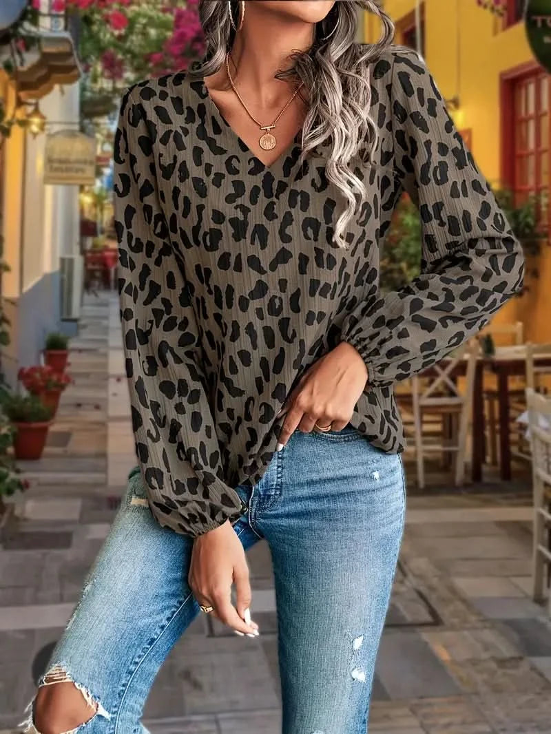 Mia – leopard print v-neck blouse